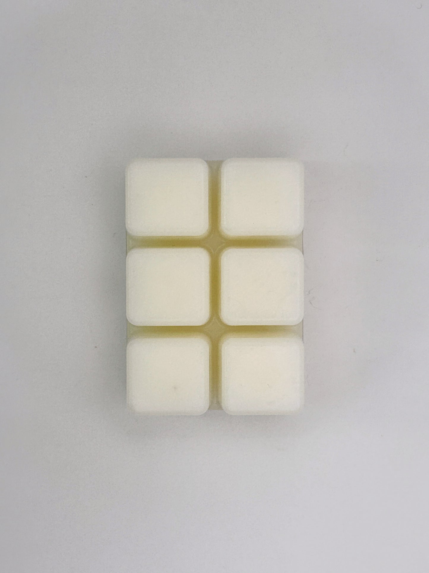 Nordic Cedar 85g wax melt top-down view of the six wax cubes from the Hellomelts Winter Collection