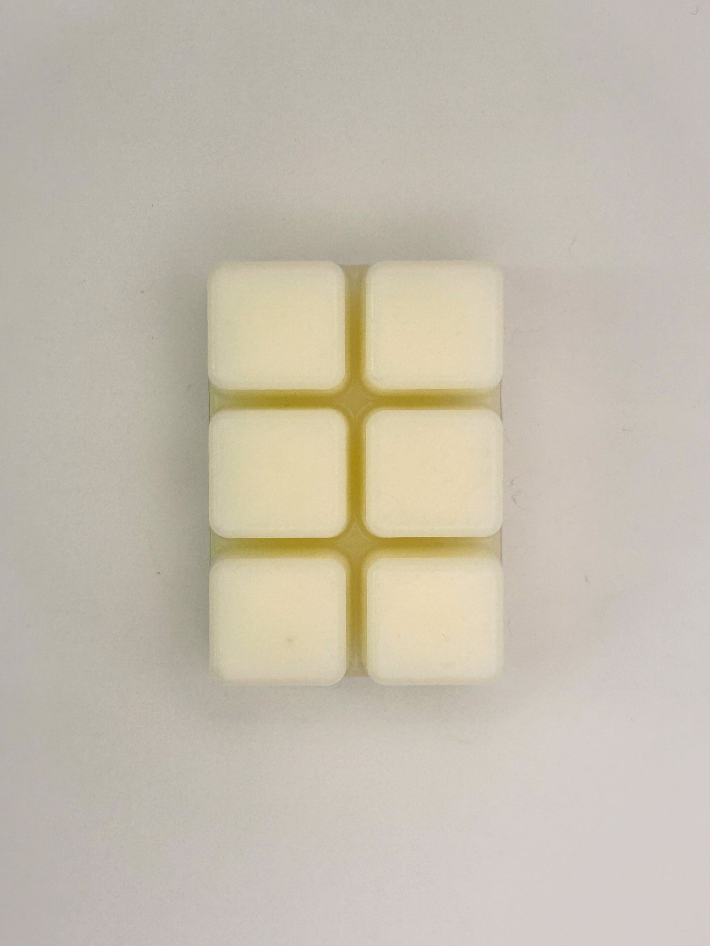 Flatlay of Cedarwood & Amber 85g wax melt bar on a light background from the Hellomelts Autumn Collection