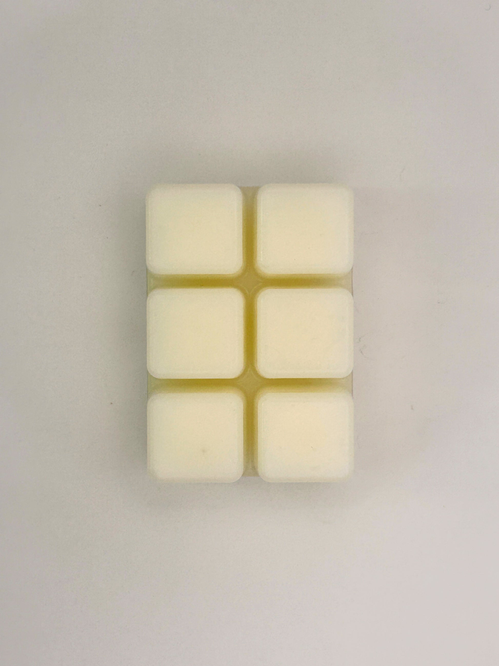 Flatlay of Cinnamon & Apple 85g wax melt bar on a light background from the Hellomelts Autumn Collection