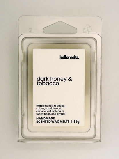 Close up of Dark Honey & Tobacco 85g wax melt label on clear clamshell packaging from the Hellomelts Autumn Collection