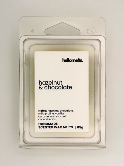 Close up of Hazelnut & Chocolate 85g wax melt label on clear clamshell packaging from the Hellomelts Autumn Collection