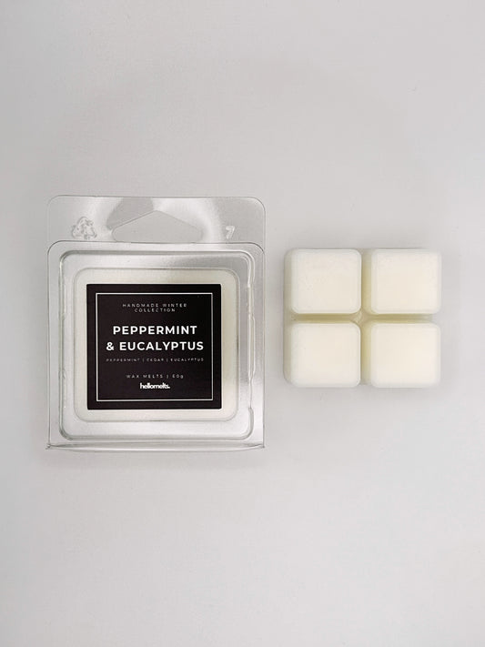 Peppermint & Eucalyptus 60g wax melt clamshell placed beside four wax cubes from the Hellomelts Winter Collection