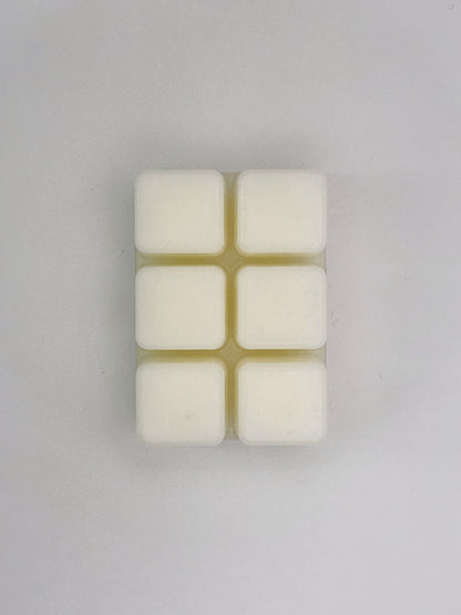 Peppermint & Eucalyptus 85g wax melt top-down view of the six wax cubes from the Hellomelts Winter Collection